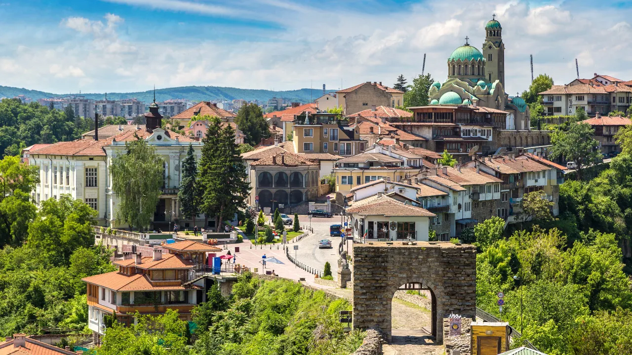 Utsikt over Veliko Tarnovo, den historiske middelalderhovedstaden i Bulgaria