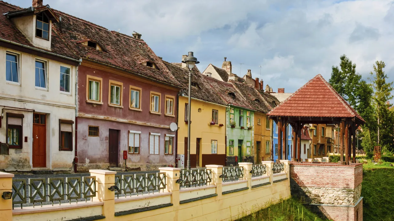 Fargerike historiske hus i Sibiu, en av Transsylvanias best bevarte middelalderbyer
