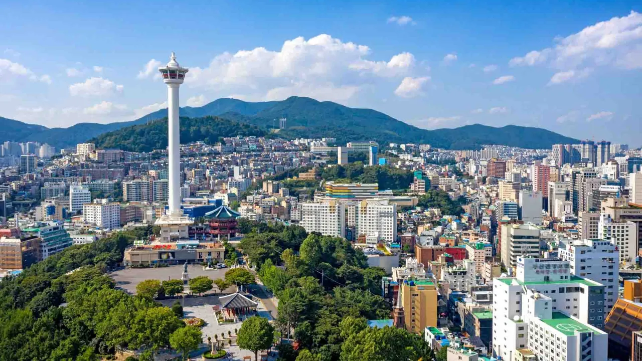 Busan Tower – et ikonisk utsiktstårn i Yongdusan Park Busan Tower – et ikonisk utsiktstårn i Yongdusan Park