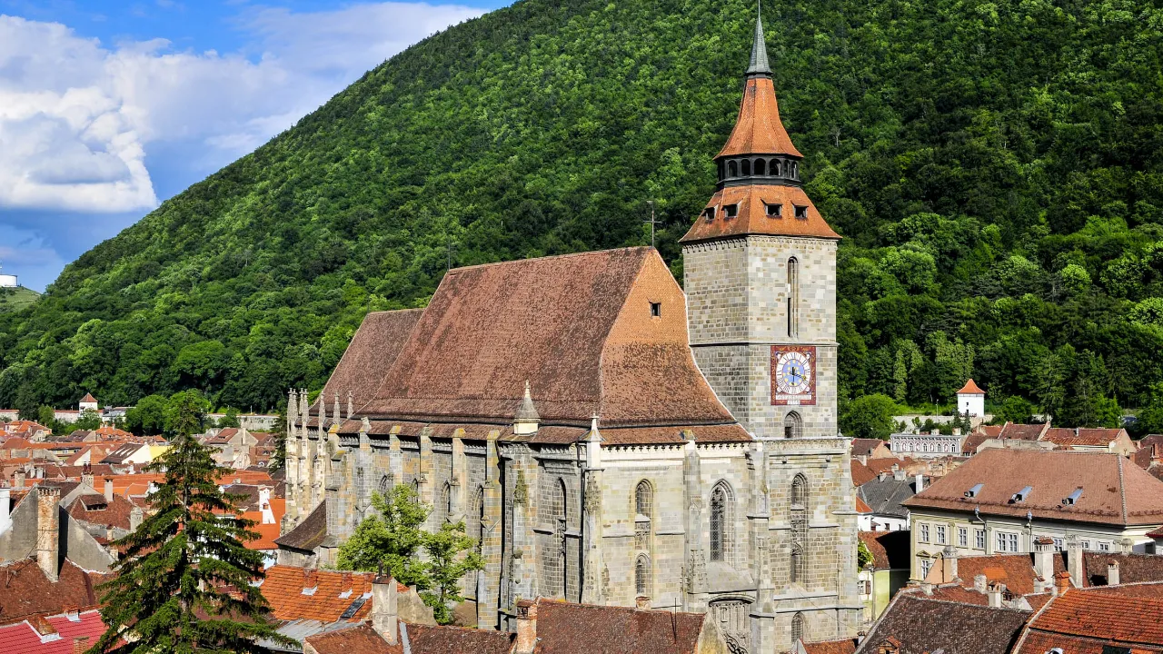 Den Sorte Kirken i Brașov, et gotisk landemerke midt i Transilvanias fjell