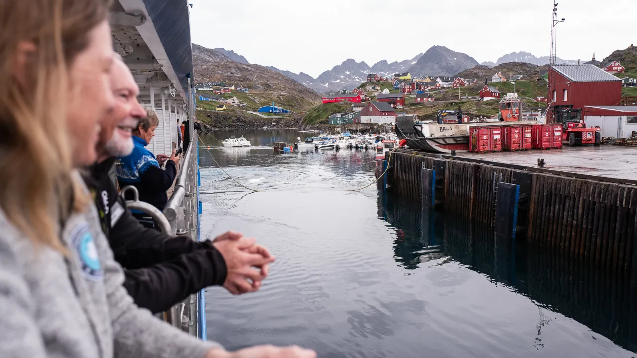 Ocean Albatros legger til kai Ocean Albatros legger til kai
