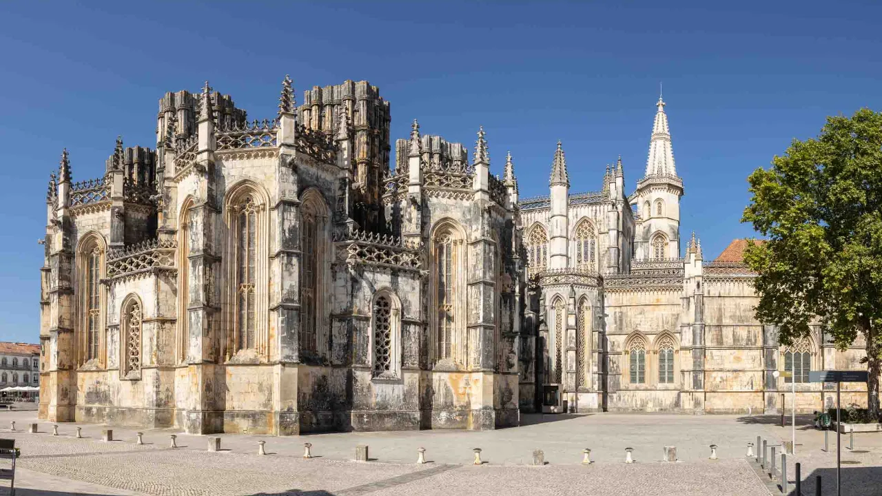 Batalha-klosteret med sin rikt utsmykkede gotiske arkitektur Batalha-klosteret med sin rikt utsmykkede gotiske arkitektur