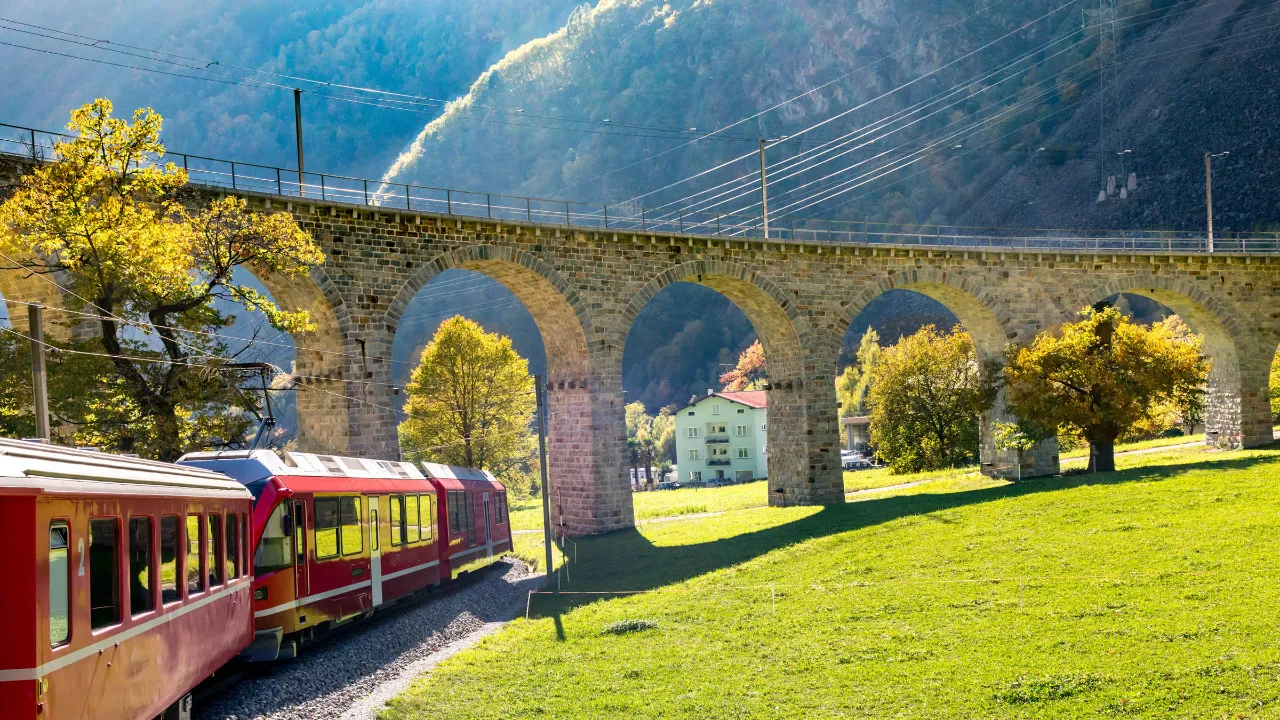 Bernina Express kjører over (eller under) mer enn 50 broer