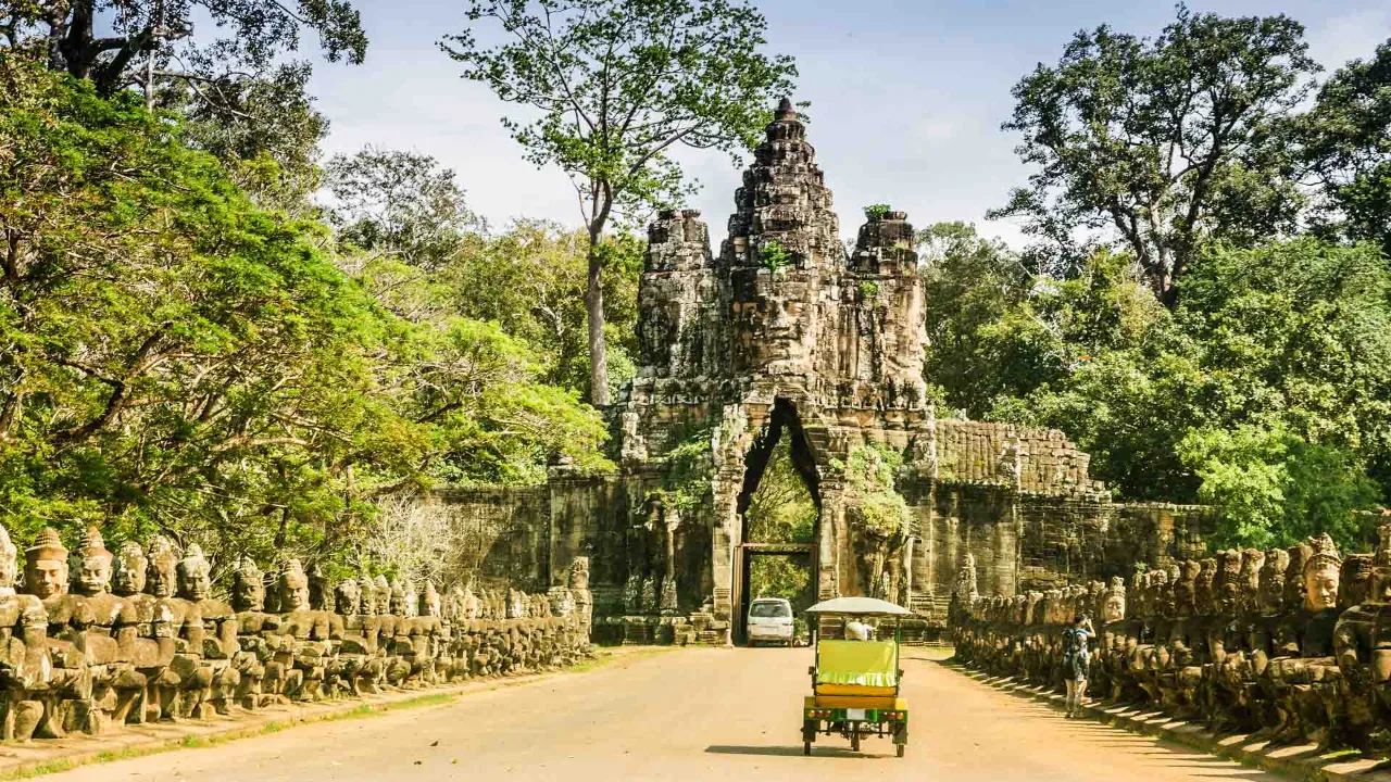 Den sørlige inngangsporten til Angkor Thom Den sørlige inngangsporten til Angkor Thom