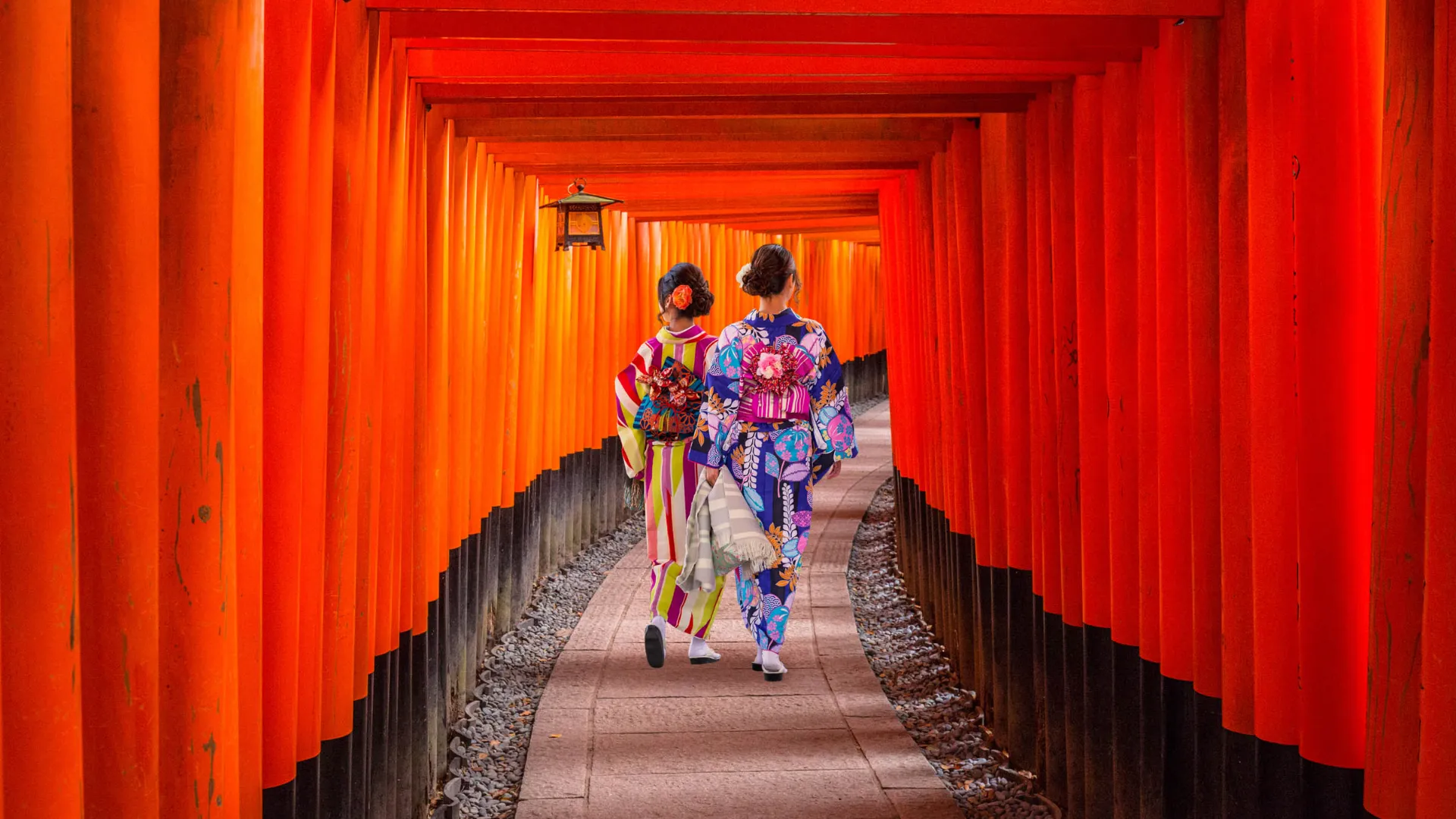 De hundrevis av torii-portene i Fushimi Inari-taisha